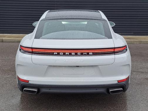 2026 Porsche Panamera 4