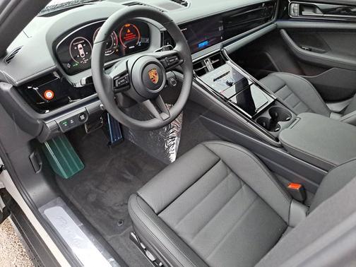 2026 Porsche Panamera 4
