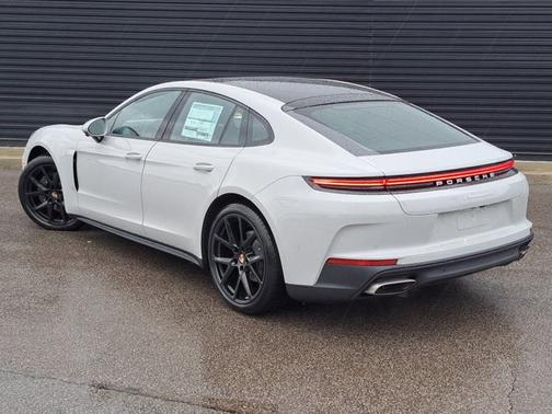 2026 Porsche Panamera 4