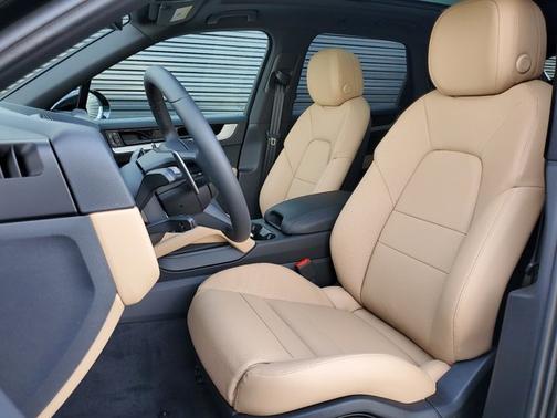 2025 Porsche Cayenne Base