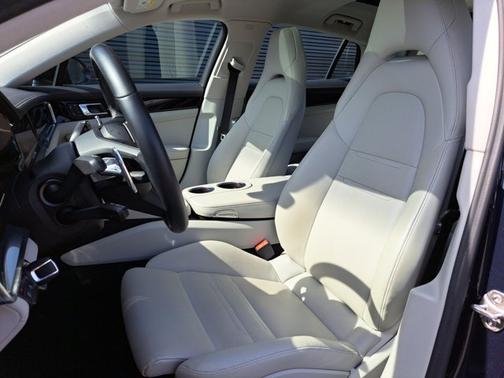 2022 Porsche Panamera 4