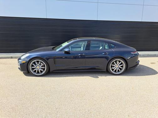 2022 Porsche Panamera 4
