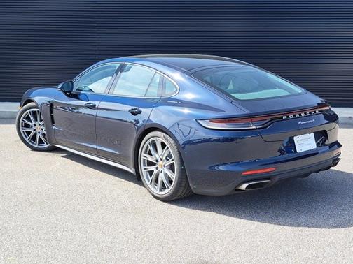 2022 Porsche Panamera 4