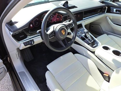 2022 Porsche Panamera 4