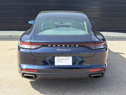 2022 Porsche Panamera 4