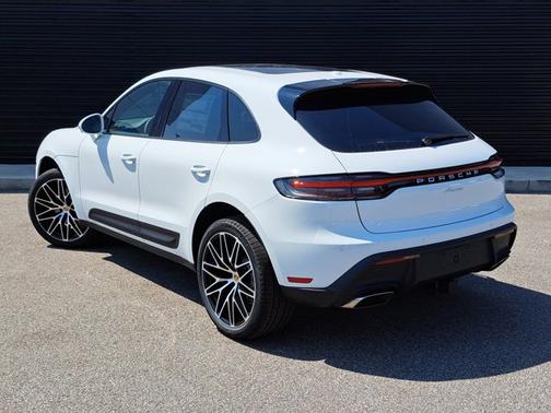 2025 Porsche Macan Base