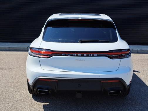 2025 Porsche Macan Base