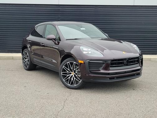 Copper Ruby Metallic 2026 Porsche Macan