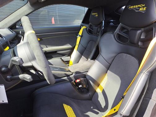 2025 Porsche 718 Cayman GT4 RS