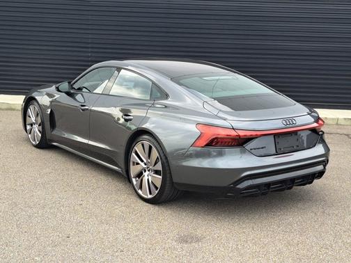 2022 Audi e-tron GT Prestige