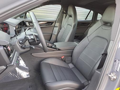 2026 Porsche Panamera 4