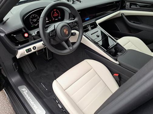 2026 Porsche Panamera 4
