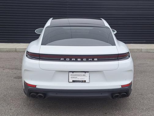 2025 Porsche Panamera 4