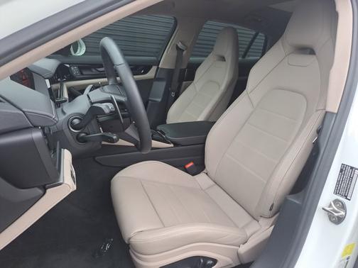 2025 Porsche Panamera 4