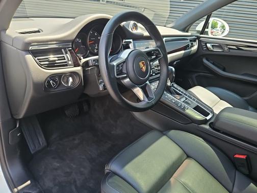 White 2021 Porsche Macan