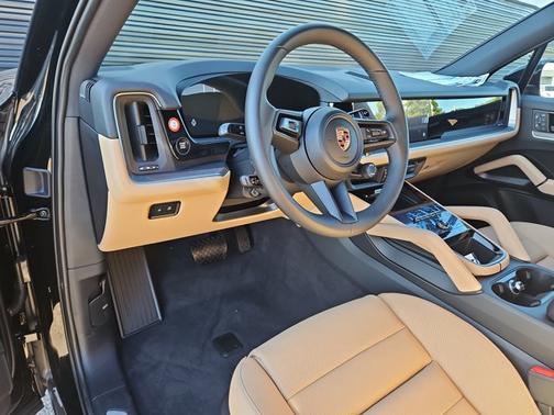 Chromite Black Metallic 2026 Porsche Cayenne