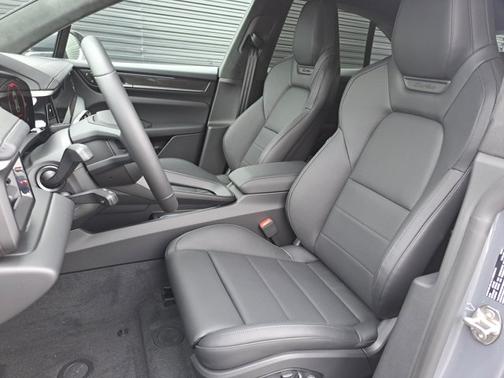 2025 Porsche Macan Electric Turbo