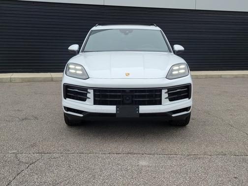 Carrara White Metallic 2024 Porsche Cayenne S