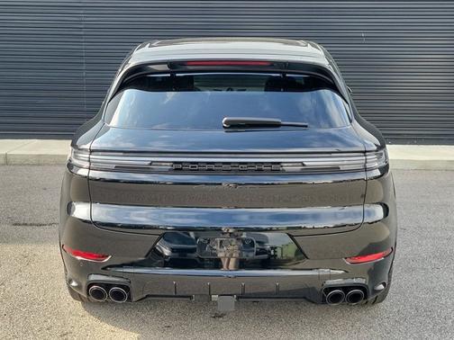 Chromite Black Metallic 2026 Porsche Cayenne GTS