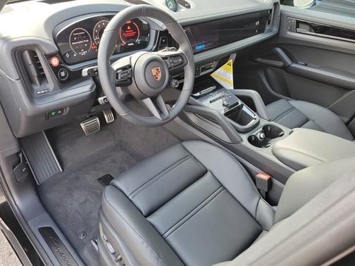 Chromite Black Metallic 2026 Porsche Cayenne GTS