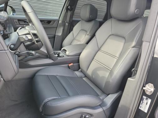 Chromite Black Metallic 2026 Porsche Cayenne GTS