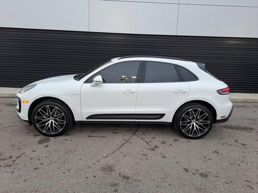 2023 Porsche Macan Base (PDK)