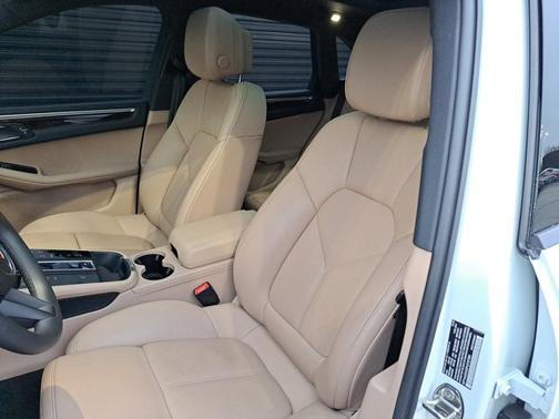 2023 Porsche Macan Base (PDK)