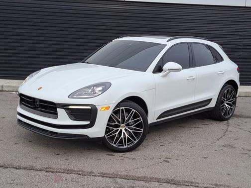 2023 Porsche Macan Base (PDK)