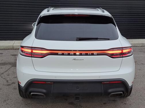 2023 Porsche Macan Base (PDK)