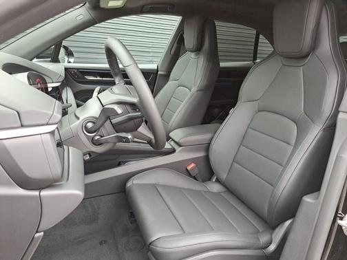 2025 Porsche Macan Electric 4S