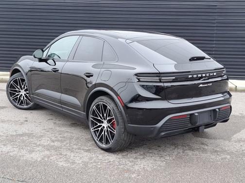 2025 Porsche Macan Electric 4S