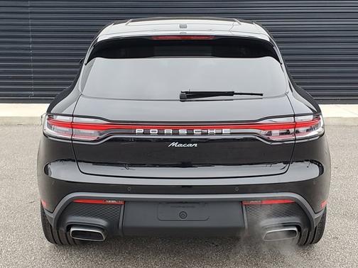 2025 Porsche Macan Base