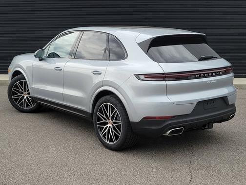 Dolomite Silver Metallic 2026 Porsche Cayenne