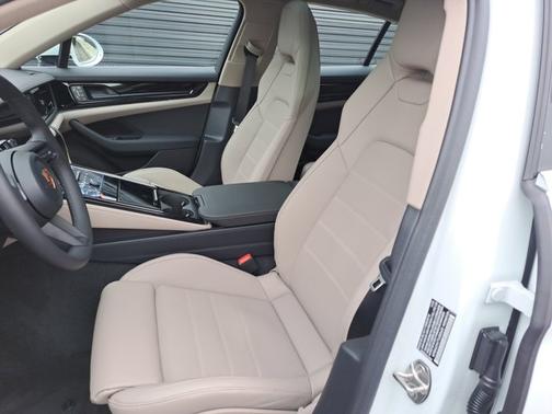 2026 Porsche Panamera 4