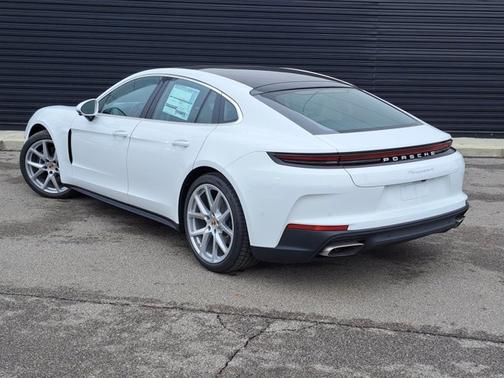 2026 Porsche Panamera 4