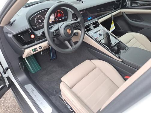 2026 Porsche Panamera 4