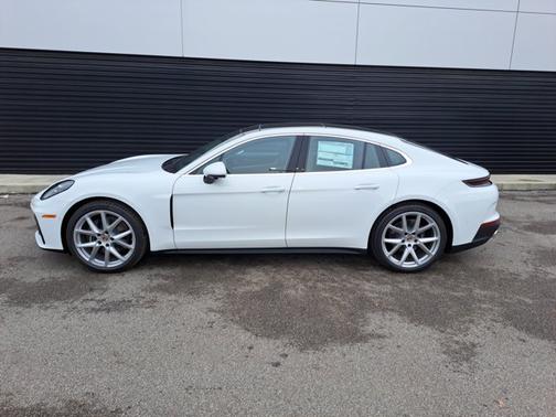 2026 Porsche Panamera 4