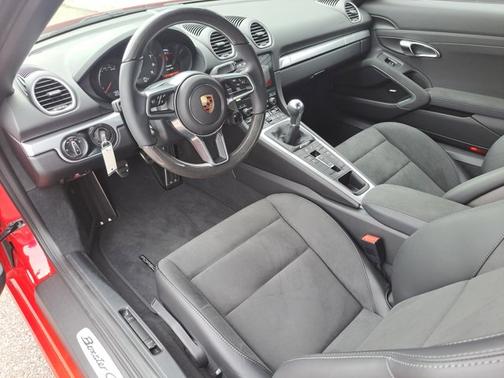 2025 Porsche 718 Boxster GTS 4.0