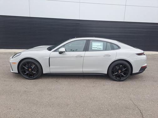 2026 Porsche Panamera 4