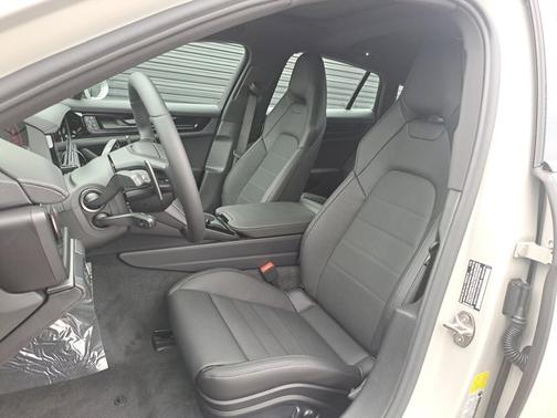 2026 Porsche Panamera 4