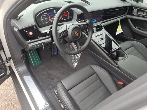 2026 Porsche Panamera 4