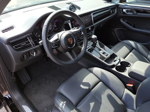2025 Porsche Macan S