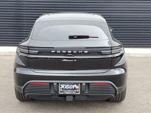 2024 Porsche Macan Electric 4