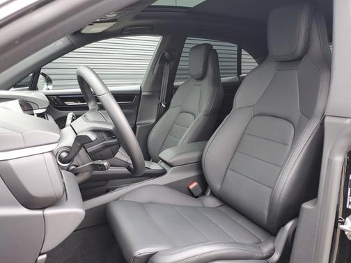 2024 Porsche Macan Electric 4