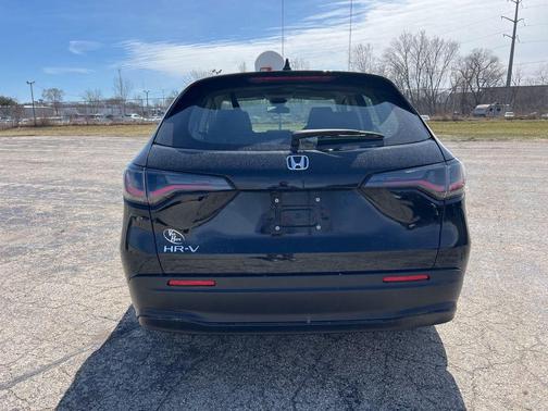 Crystal Black Pearl 2025 Honda HR-V LX