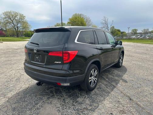 Crystal Black Pearl 2017 Honda Pilot EX