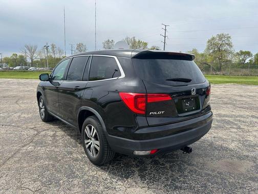Crystal Black Pearl 2017 Honda Pilot EX