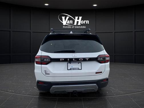 Platinum White Pearl 2026 Honda Pilot TrailSport