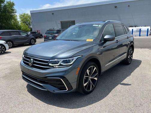 Platinum Gray Metallic 2023 Volkswagen Tiguan 2.0T SEL R-Line 4MOTION