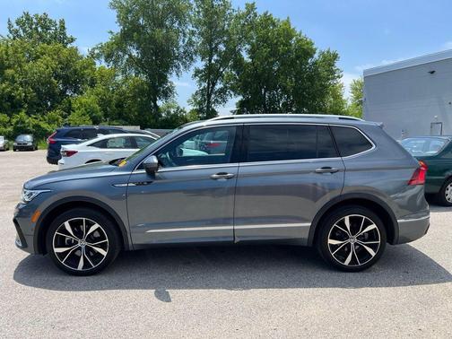 Platinum Gray Metallic 2023 Volkswagen Tiguan 2.0T SEL R-Line 4MOTION